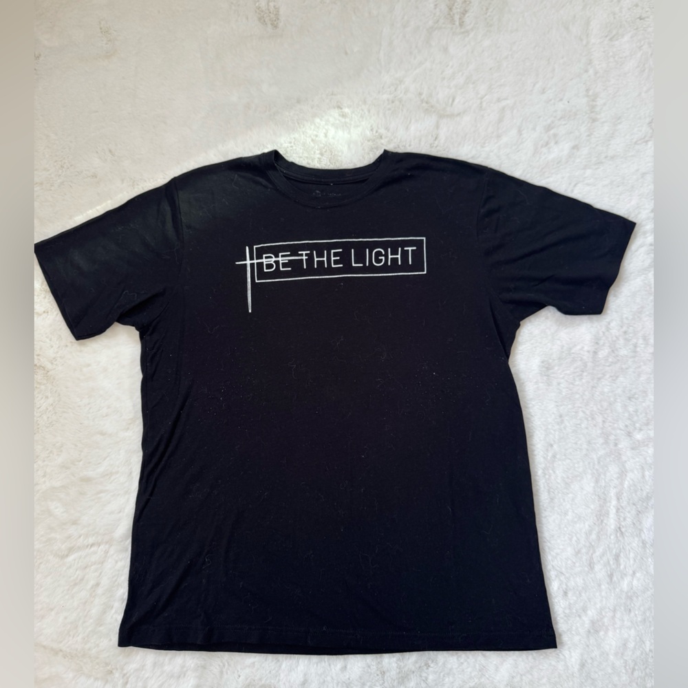 Itworks Be The Light Black Graphic top